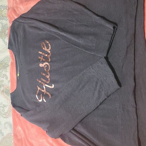 BRAND NEW SWEATSHIRT! - Picture 4 of 8